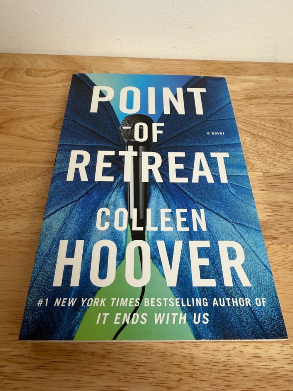 New Point of Retreat - A novel - Colleen Hoover  Paperback